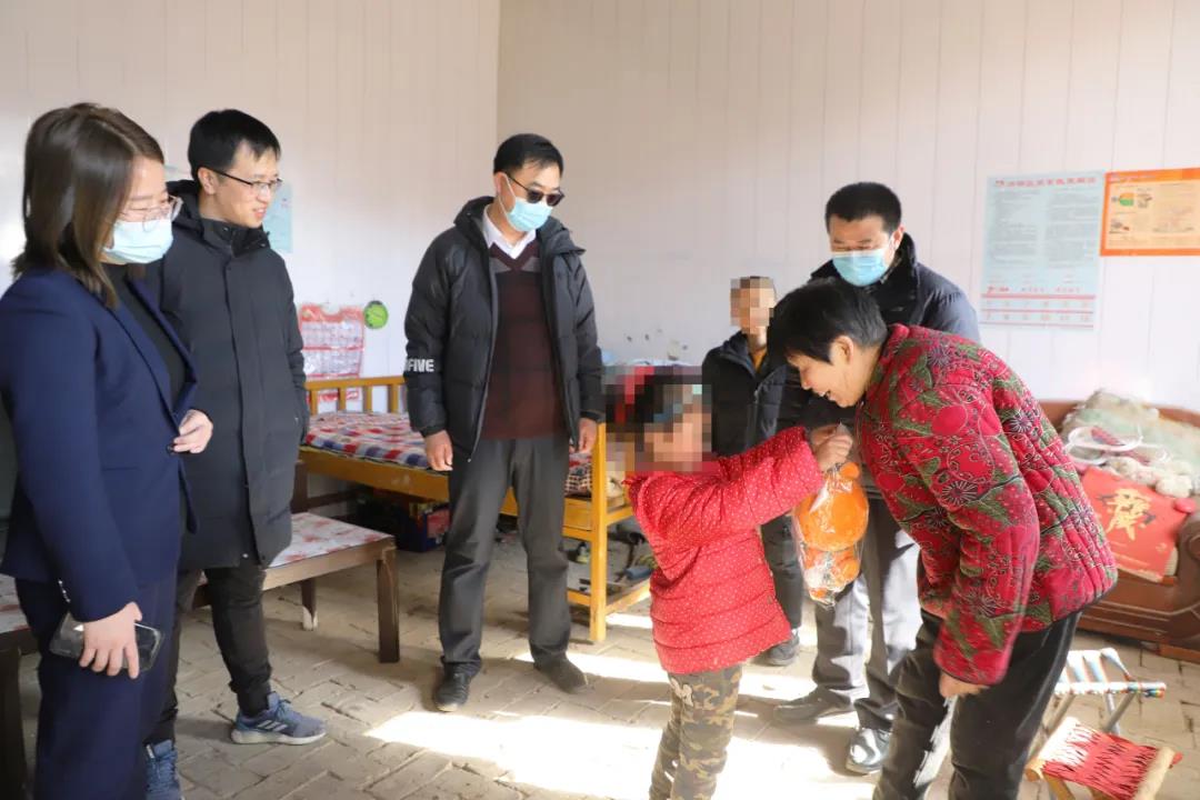 一處小屋 無限希望—團(tuán)區(qū)委攜手長田實業(yè)到捐建“希望小屋”走訪慰問 一處小屋 無限希望—團(tuán)區(qū)委攜手長田實業(yè)到捐建“希望小屋”走訪慰問