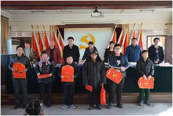 長(zhǎng)田實(shí)業(yè)攜手共青團(tuán)“青春扶貧?益暖泉城”青少年暖冬行動(dòng)走進(jìn)太平街道