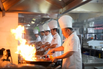 【長(zhǎng)田動(dòng)態(tài)】盛世龍華轉(zhuǎn)運(yùn)1000余件物資，圓滿完成300余人參加的企業(yè)定制主題宴會(huì)